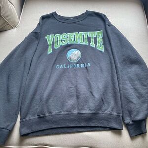Black Yosemite Graphic Men's Sweater